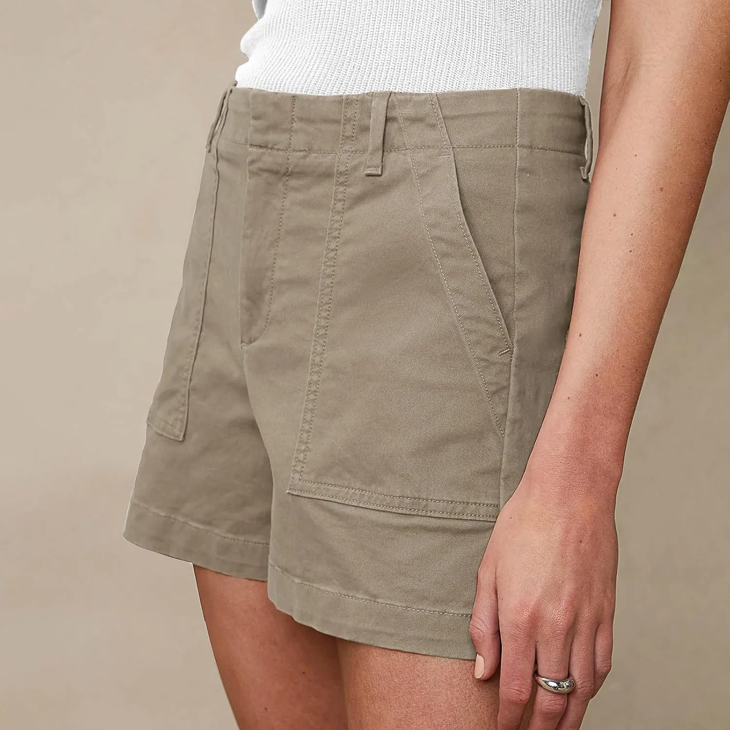 eoeioa Womens Stretch Twill Shorts Regular Fit Hiking Short Pants Summer Solid Casual Athletic Chino Bermuda Shorts w/Pockets